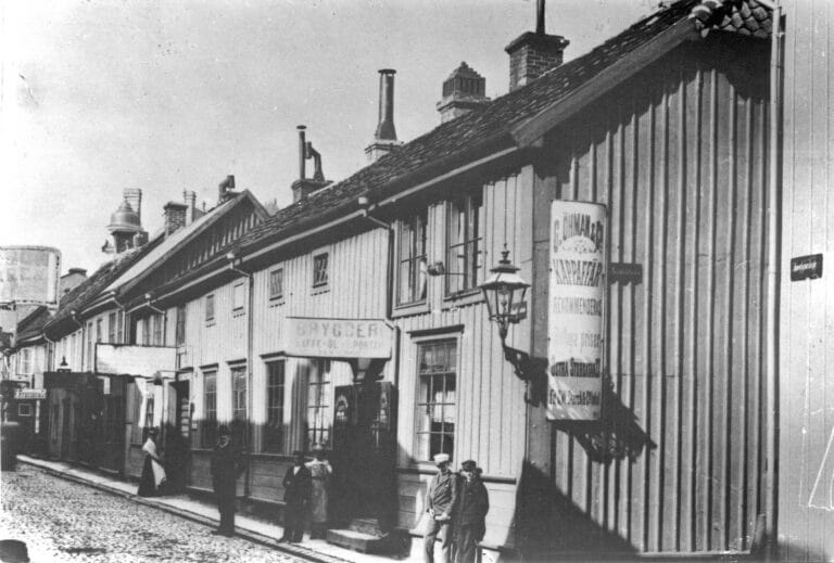 Seinävalaisin julkisessa tilassa Jönköpingissä 1800- ja 1900-lukujen vaihteessa.